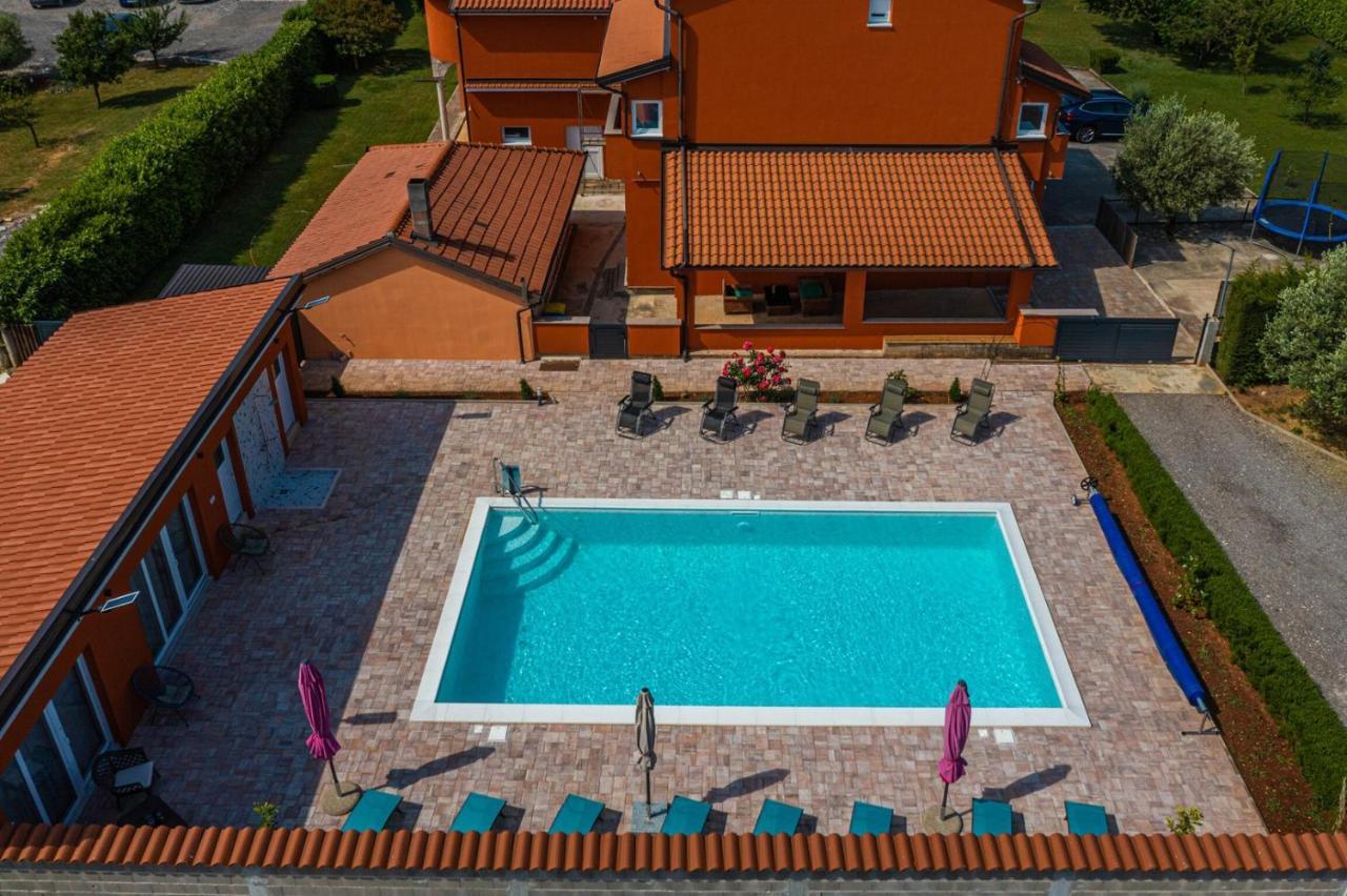 Danka With Shared Pool Guest house Pula