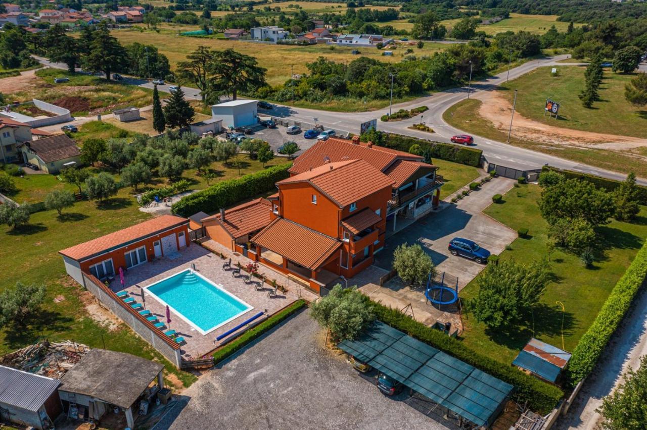 Guest house Danka With Shared Pool Pula