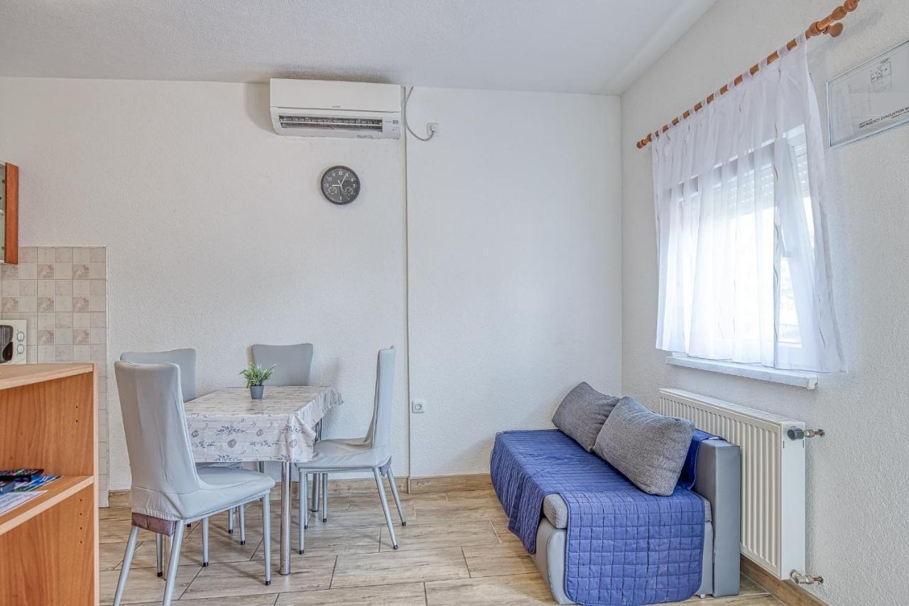 Guest house Danka With Shared Pool Pula