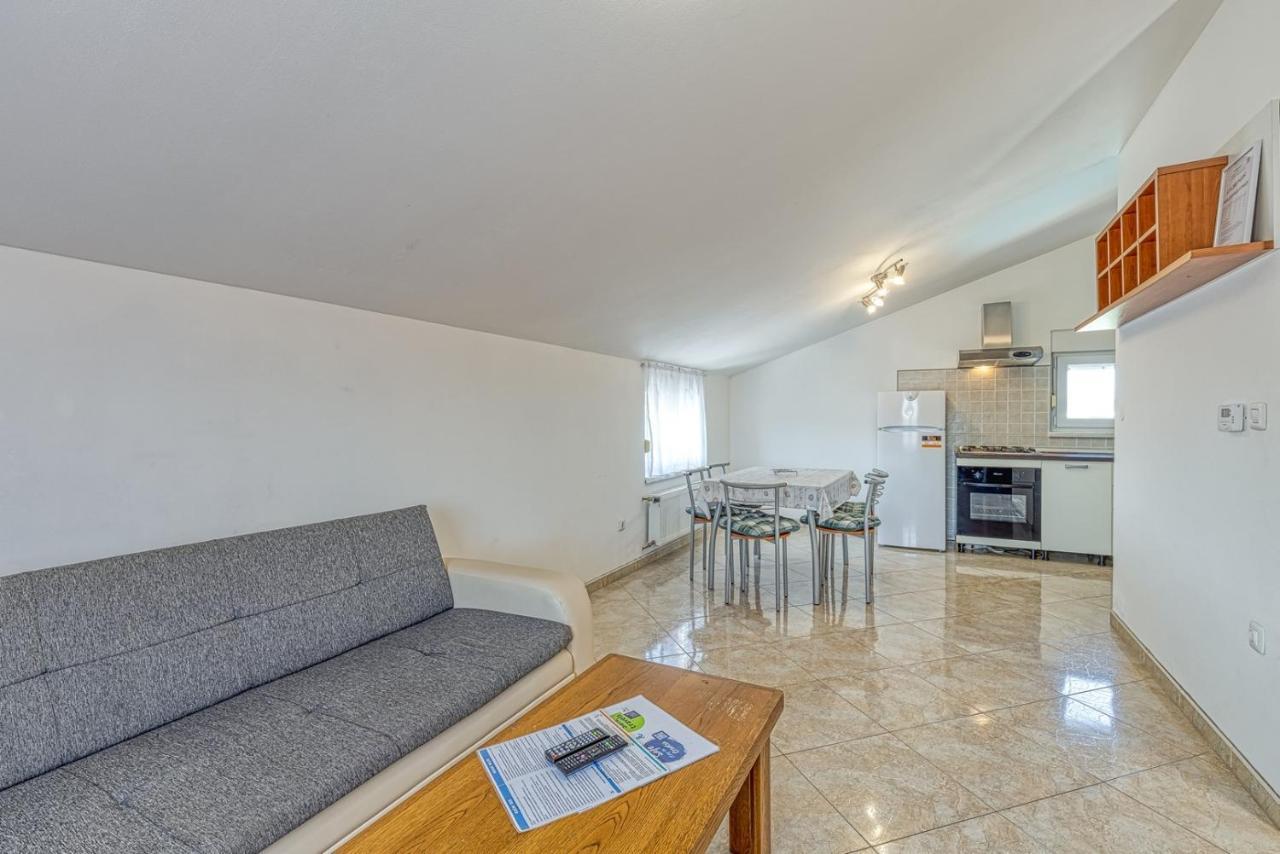 Guest house Danka With Shared Pool Pula