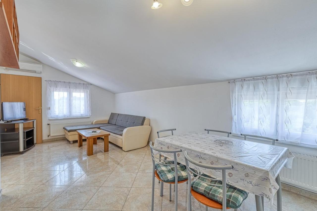 Danka With Shared Pool Guest house